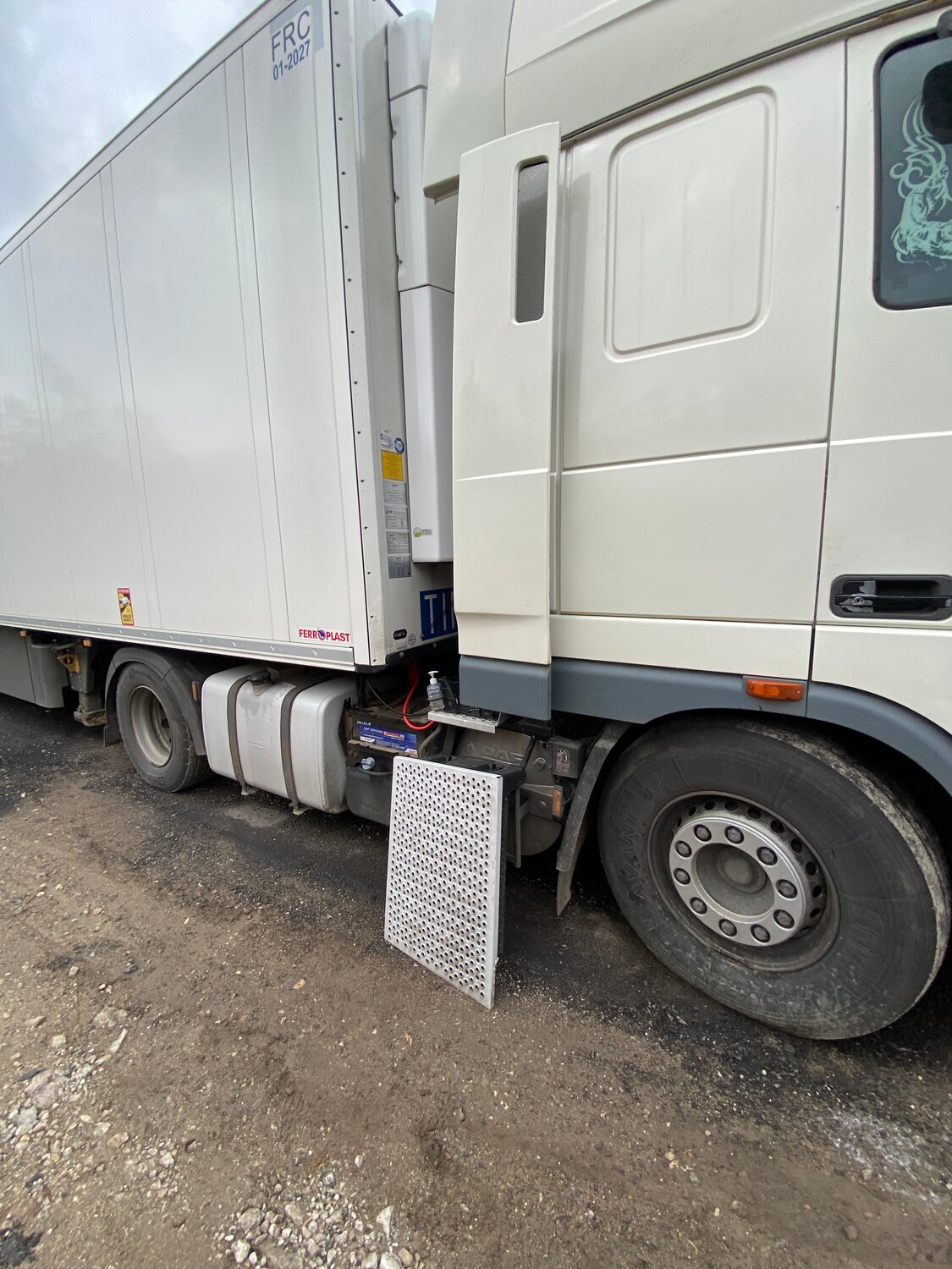 даф xf 105, полуприцеп рефрижератор, грузовой тягач седельный, вольво fh12 с полуприцепом шмитц, daf xf 105 емкость баков