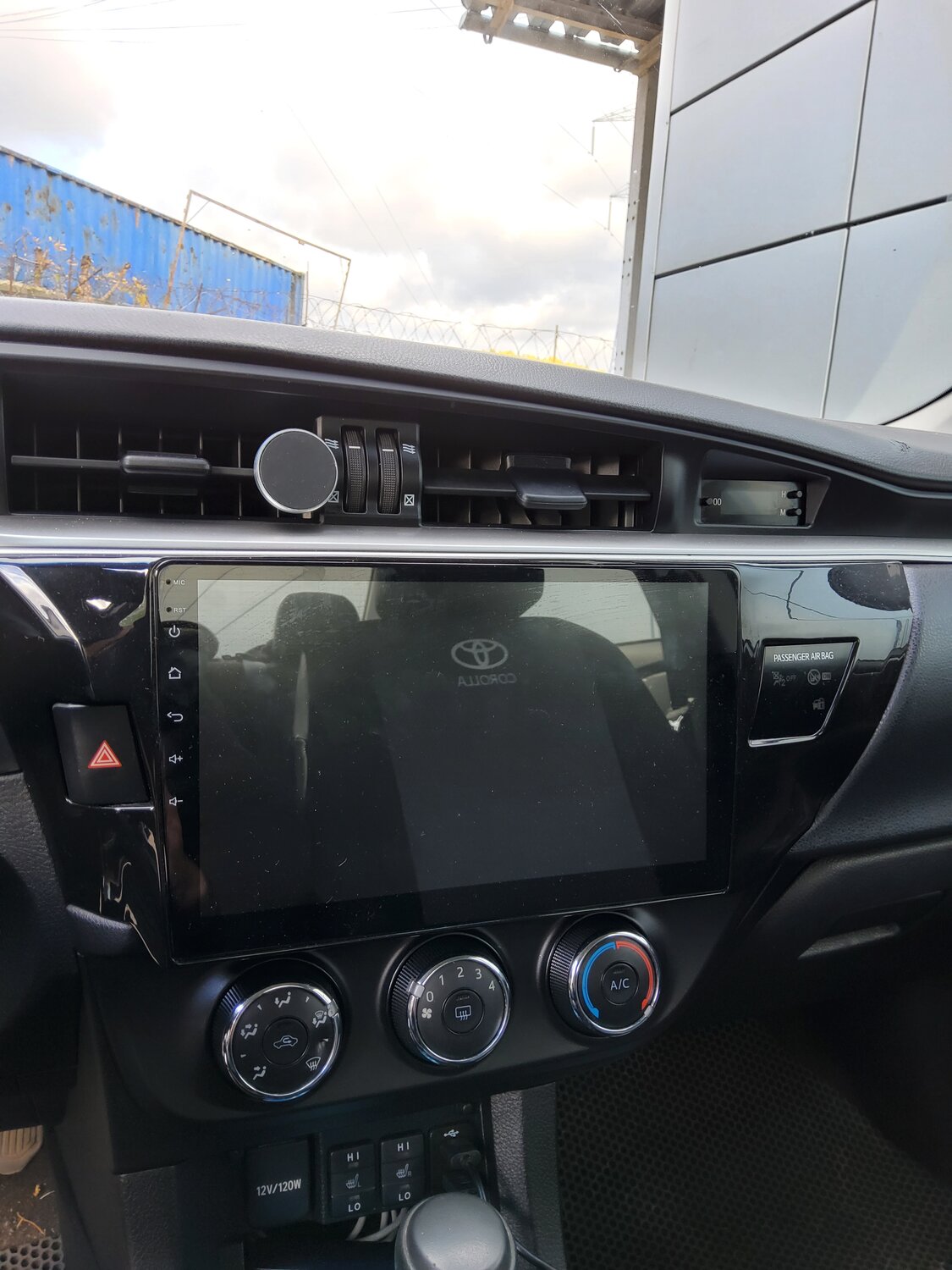 магнитола на тойота королла 2013 года, toyota corolla, штатная магнитола тойота королла е 180, магнитола андроид тойота королла 2014, тойота королла e 180 cалон механика без магнитолы