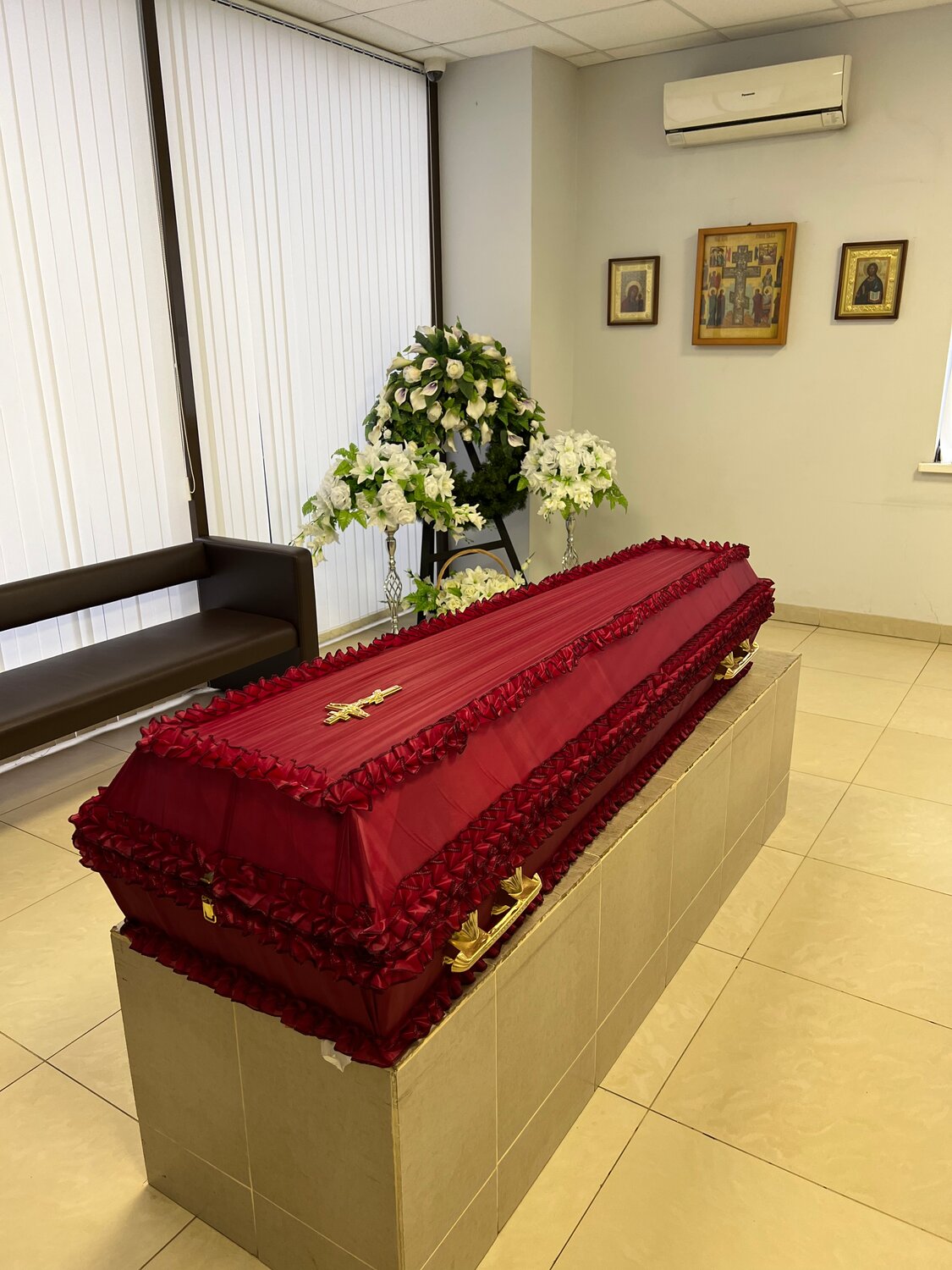 гроб, гробы ритуал, ритуальные услуги венки гробы, гроб продольный, открытый гроб