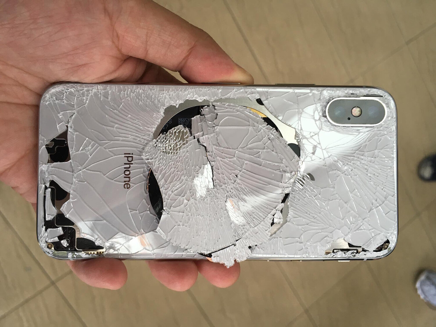 разбитый iphone xs max, разбитый iphone 10, разбитый экран айфон, замена стекла на айфон, разбитый айфон 10 xr