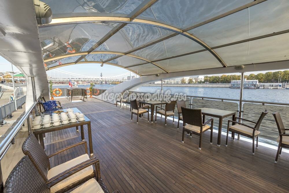 теплоход благодать, рэдиссон роял теплоход, теплоход рэдиссон, теплоход рэдиссон по москве реке, вид с теплохода маэстро на москва сити