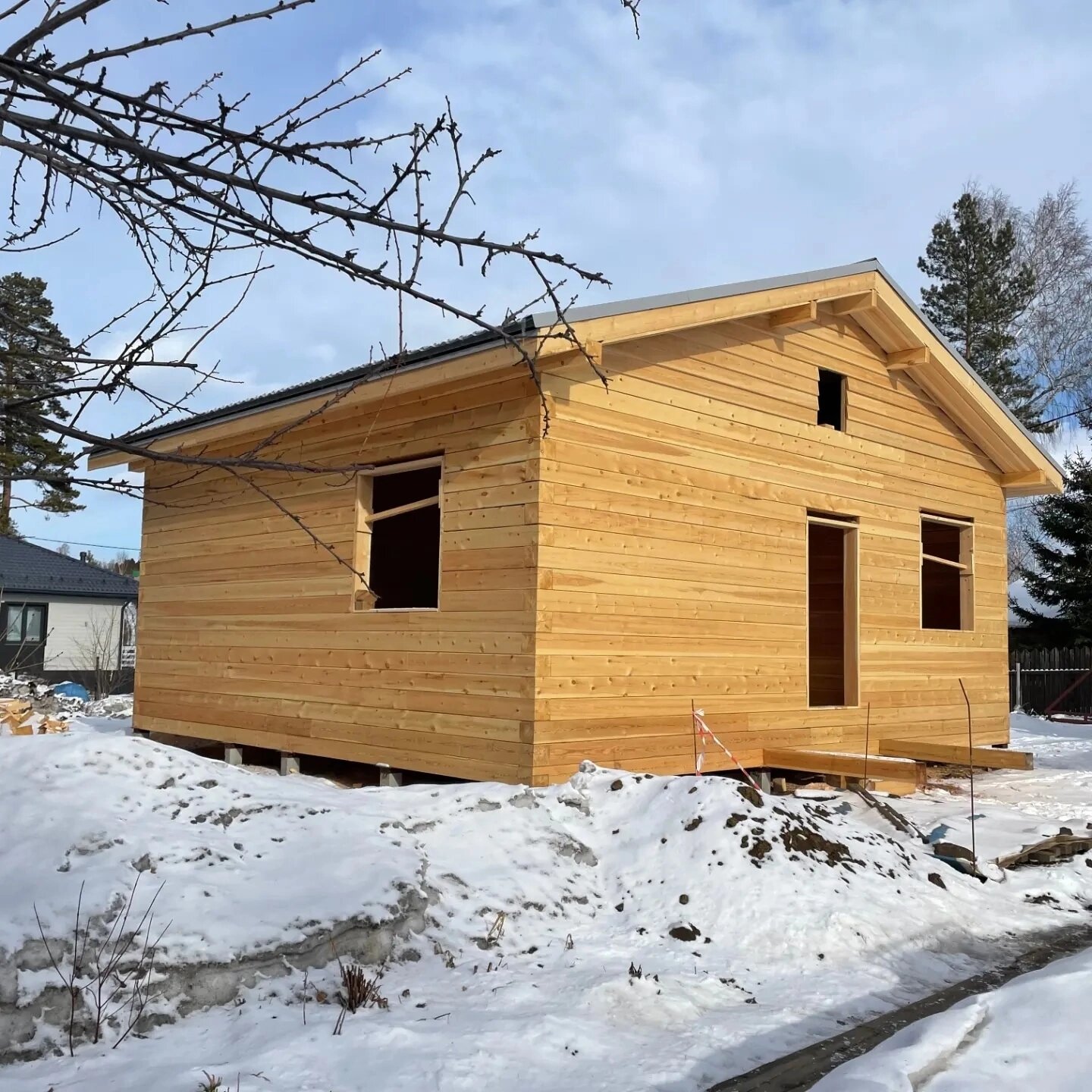 одноэтажный дом из бруса 150х150, строительство домов из бруса, одноэтажный дом из бруса под усадку, дом из бруса, строительство бани из бруса
