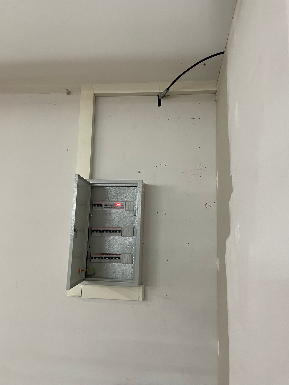 заземление в щитке 380, электрощит в гкл, электромонтажные работы, электрика в квартире, электрощиток