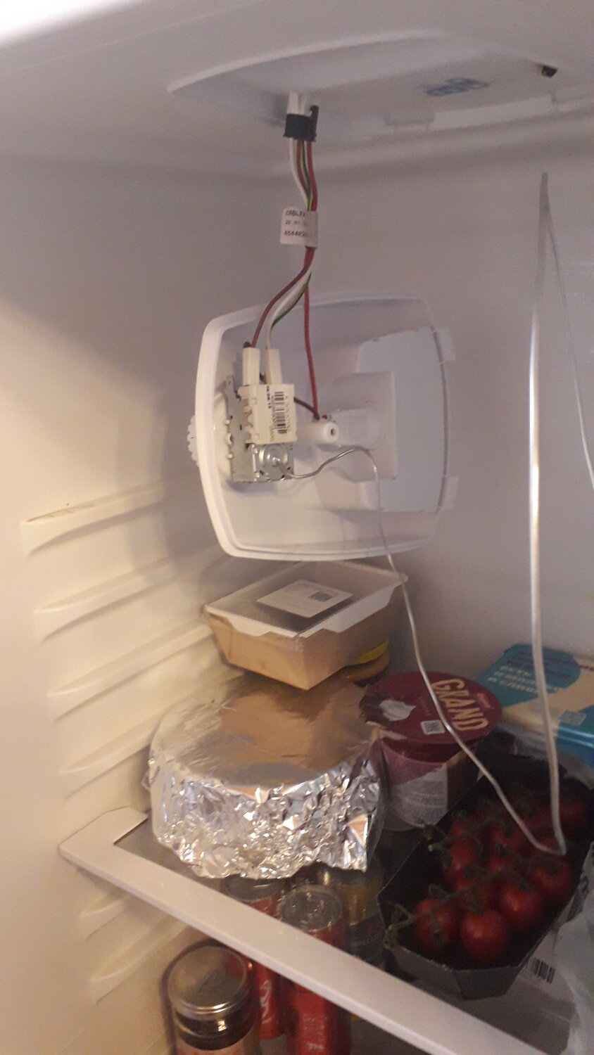 холодильник ноу фрост, запах в холодильнике бош ноу фрост, холодильник, холодильник индезит, ремонт холодильника