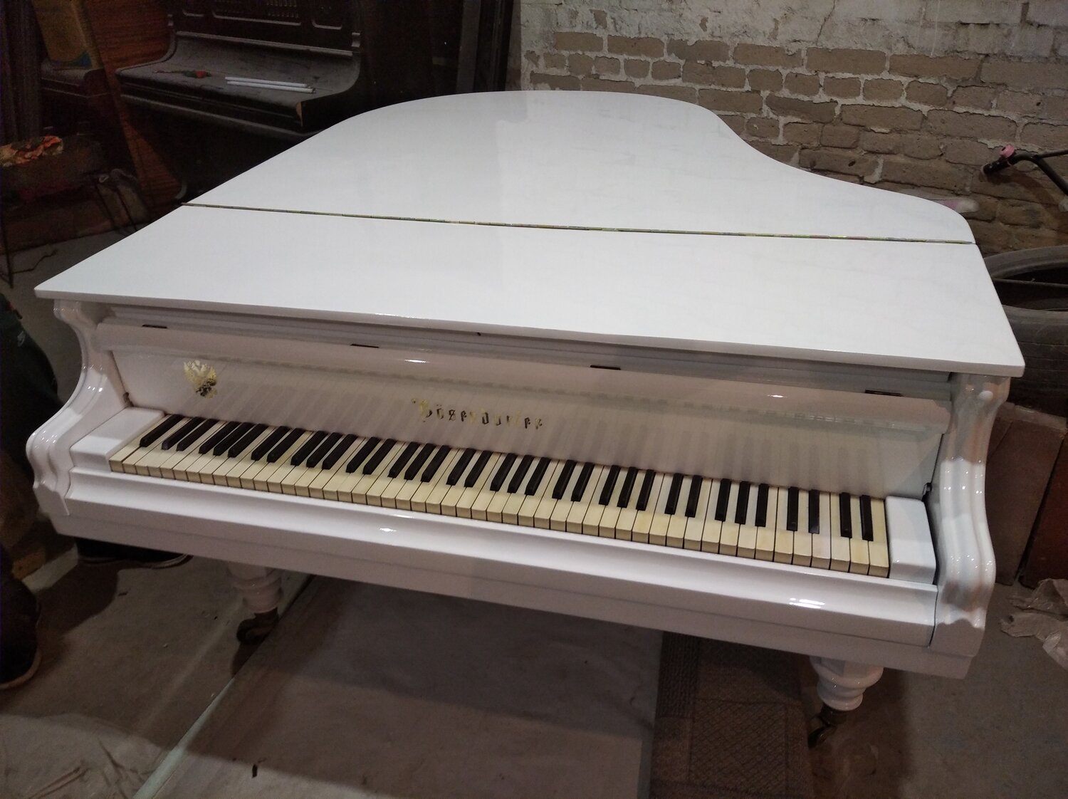 белый рояль, белый рояль petrof, немецкое пианино белое, пианино и рояль, пианино фортепиано рояль