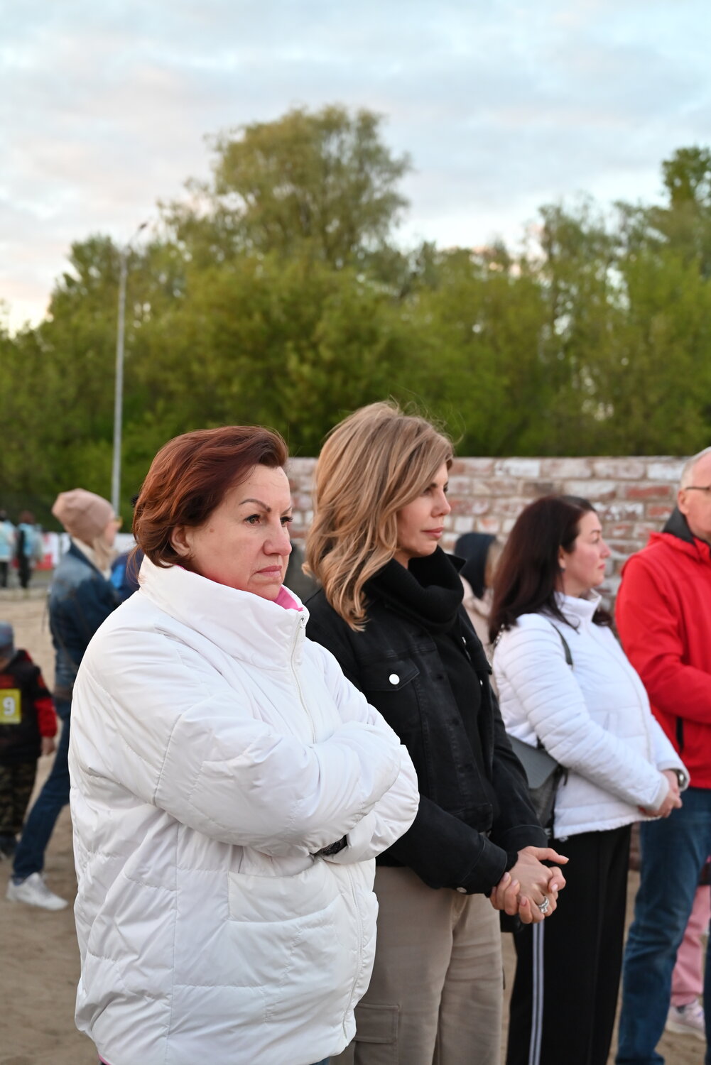 девушка, митинг, автобусный парк красная пахра, в парке, многодетная семья 2021