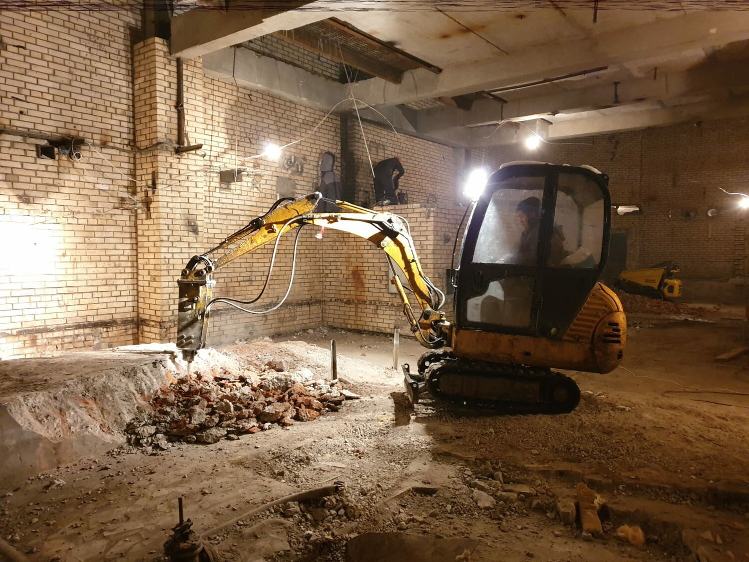 аренда мини экскаватора, мини экскаватор, мини экскаватор катерпиллер, услуги мини экскаватора, экскаватор катерпиллер 300