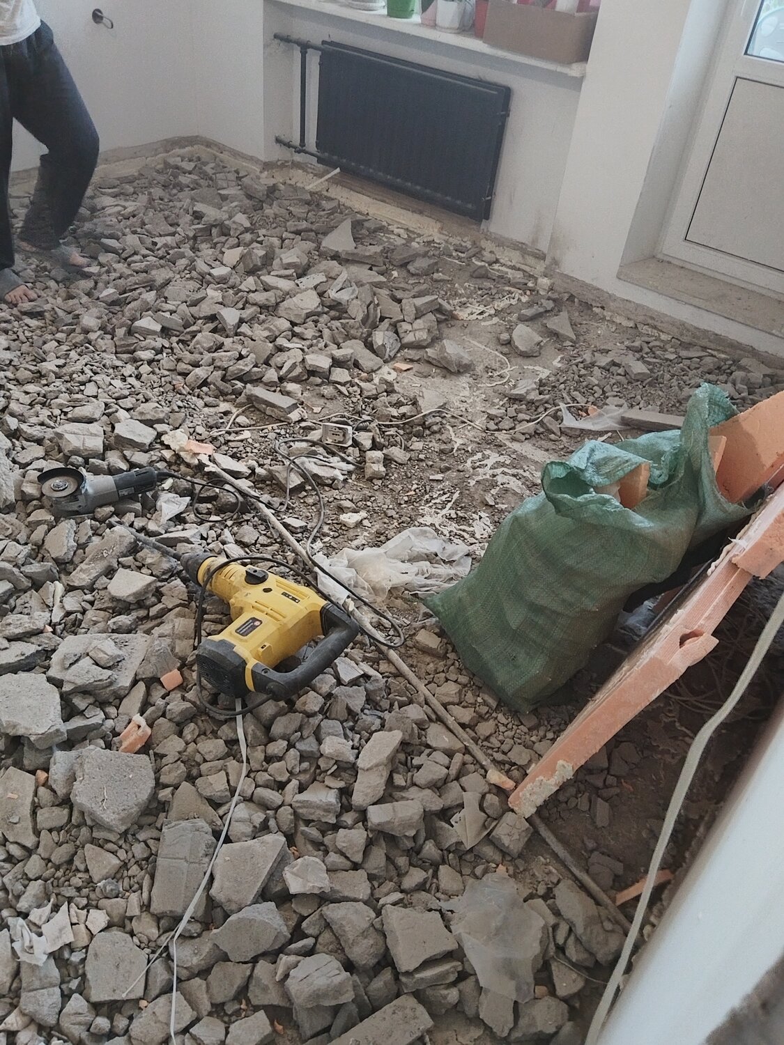 демонтаж стяжки пола, демонтаж стяжки, демонтажные работы, демонтаж пола, демонтаж стен