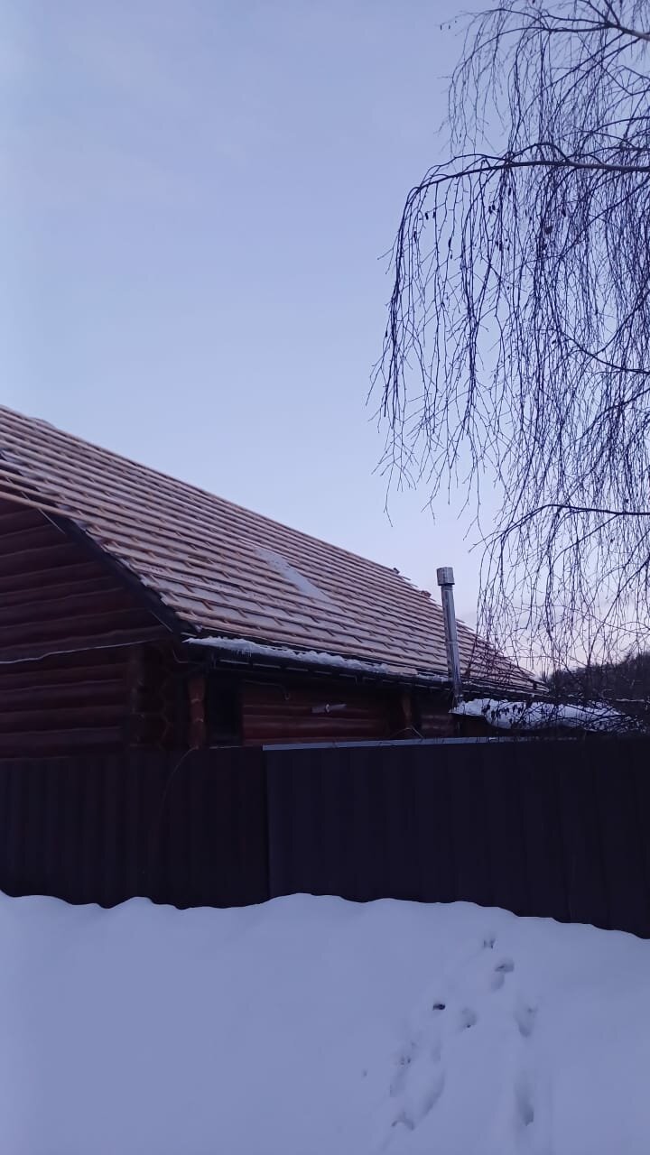 дом в селе, дом, дача дом, дом с участком, снег с крыши
