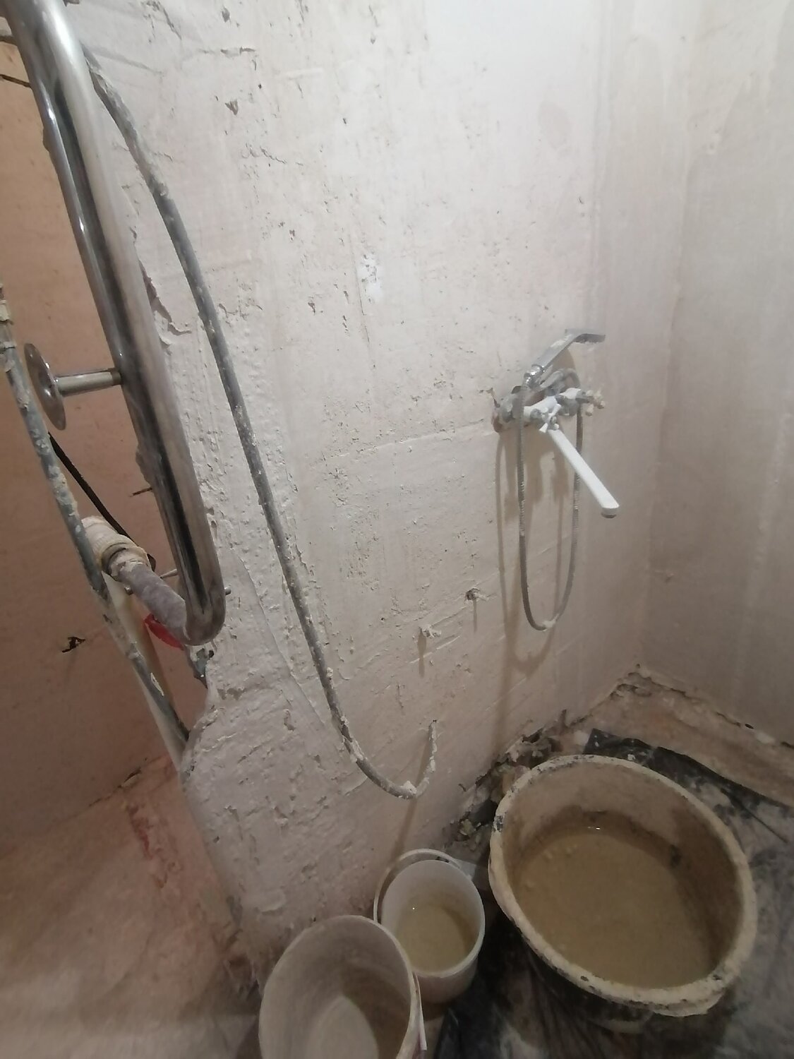 ремонт ванной, выровнять стены в ванной, подготовка ванной комнаты к ремонту, стены в ванной