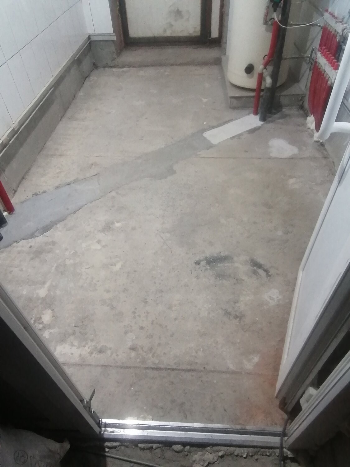 устройство стяжки пола, стяжка пола, гидроизоляция ванной комнаты, выравнивание пола, укладка плитки