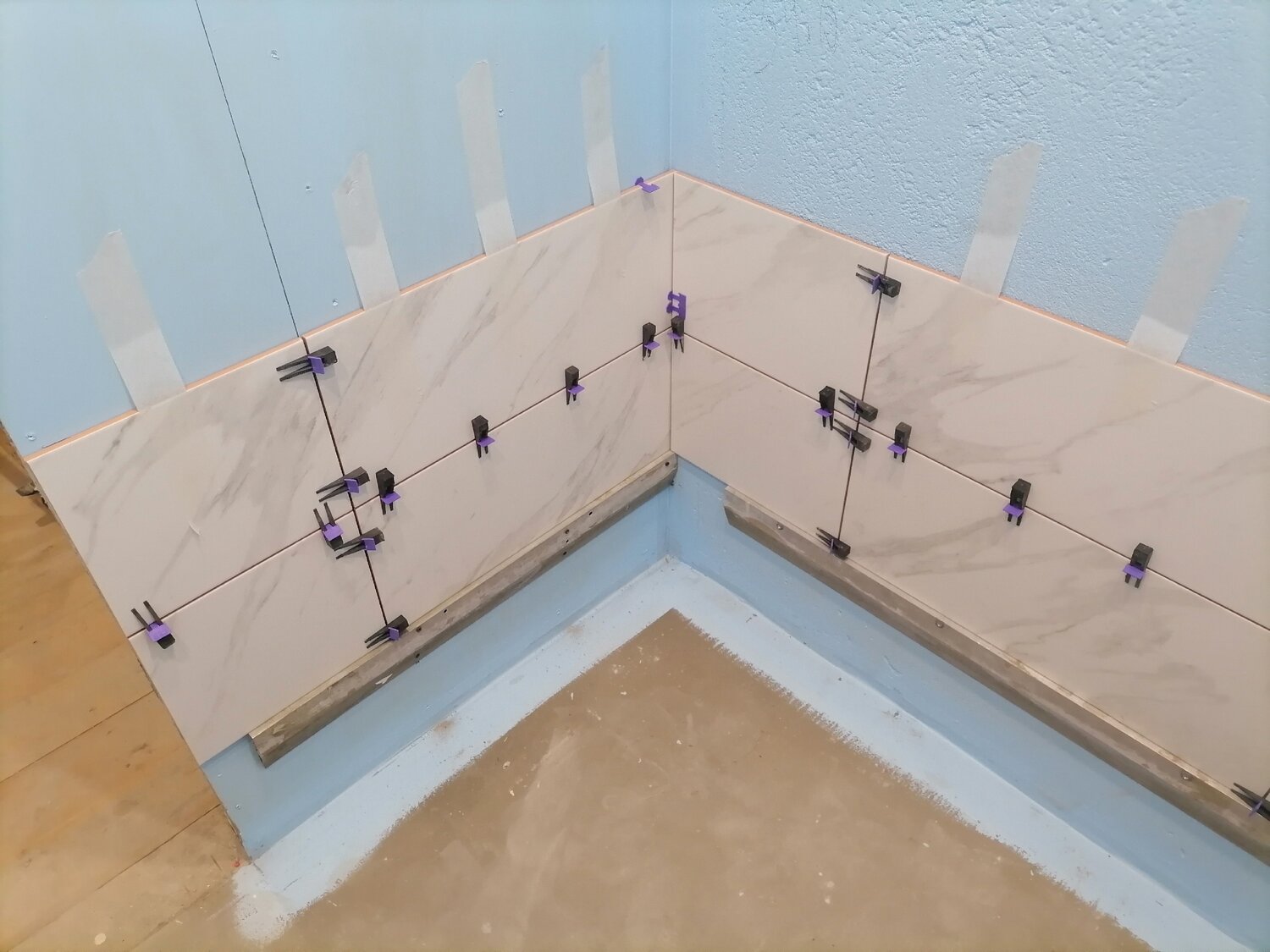 свп для укладки плитки, укладка плитки, выравнивание плитки, укладка плитки на стену, система выравнивания плитки