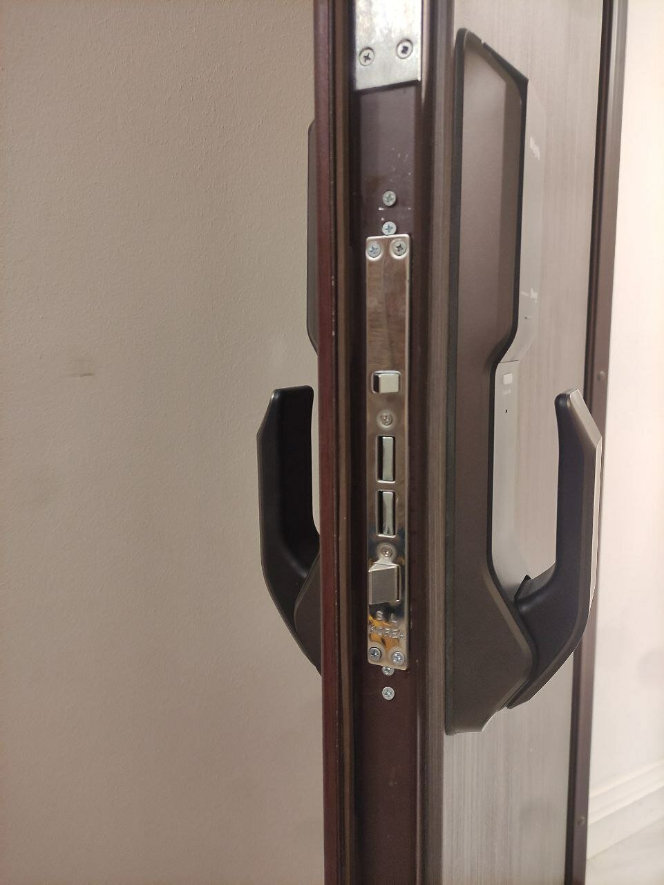 дверь, дверь железная, замок дверной superlock, входная дверь, дверной замок