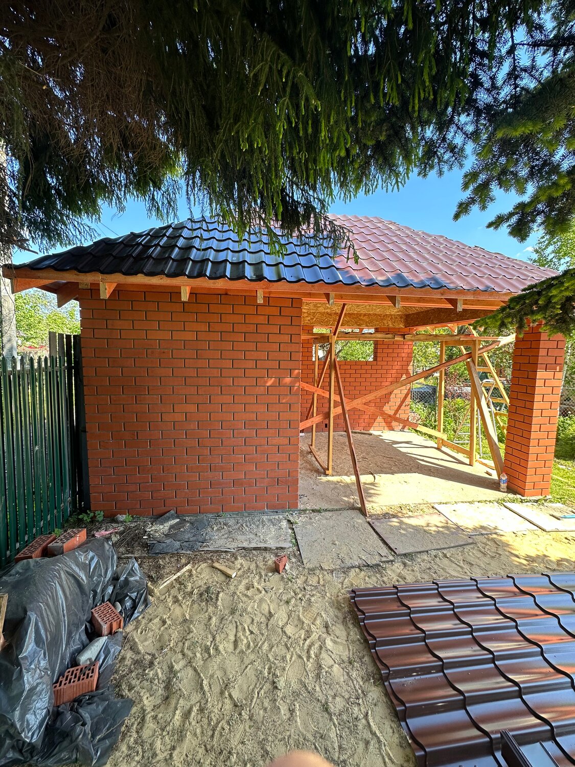 беседка из кирпича, кирпичная беседка, беседка кирпич, кирпичный гараж, беседка с кирпичными столбами