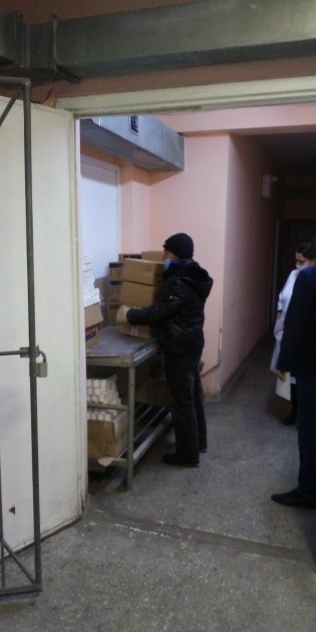 гуманитарная помощь от храма, ноги, работа грузчиком, отправка, сбор гуманитарной помощи