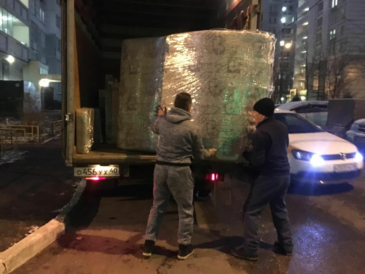 грузчик в ростове, грязный автомобиль, грузчик, грязная машина, услуги грузчиков