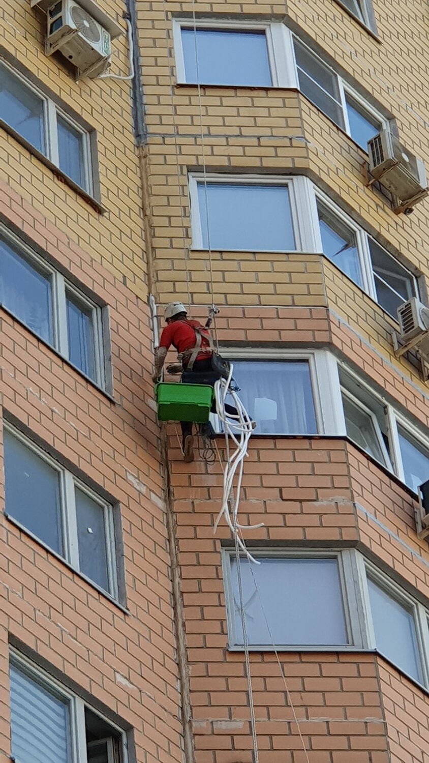 фасадные работы, мойка окон альпинистами, кондиционер на фасаде, герметизация швов в панельном доме, мойка фасадов