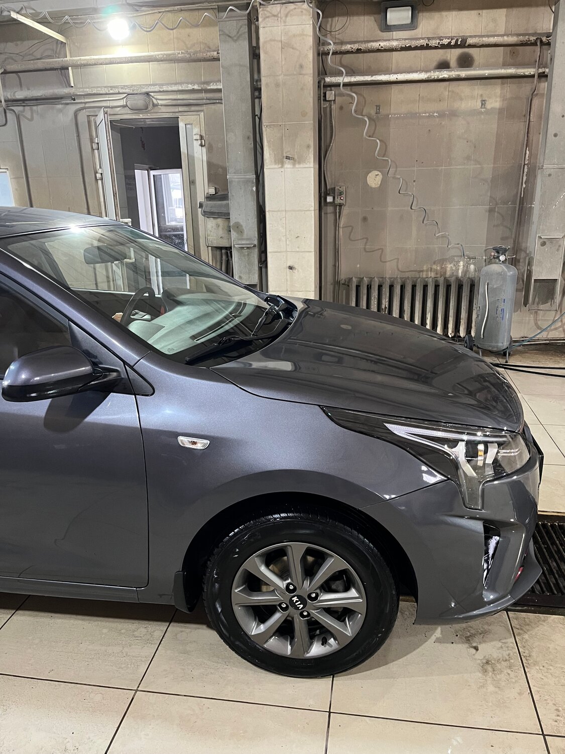 kia rio iv, серая киа, серый киа рио, kia kx cross, Toyota Corolla Verso I Рестайлинг 2