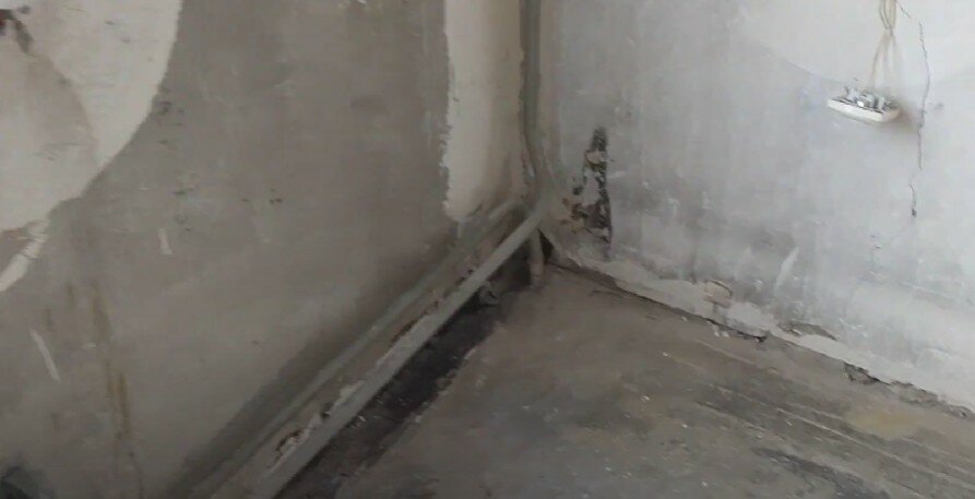 угол в панельном доме, в панельном доме, угол в квартире, стена в доме, угловая квартира