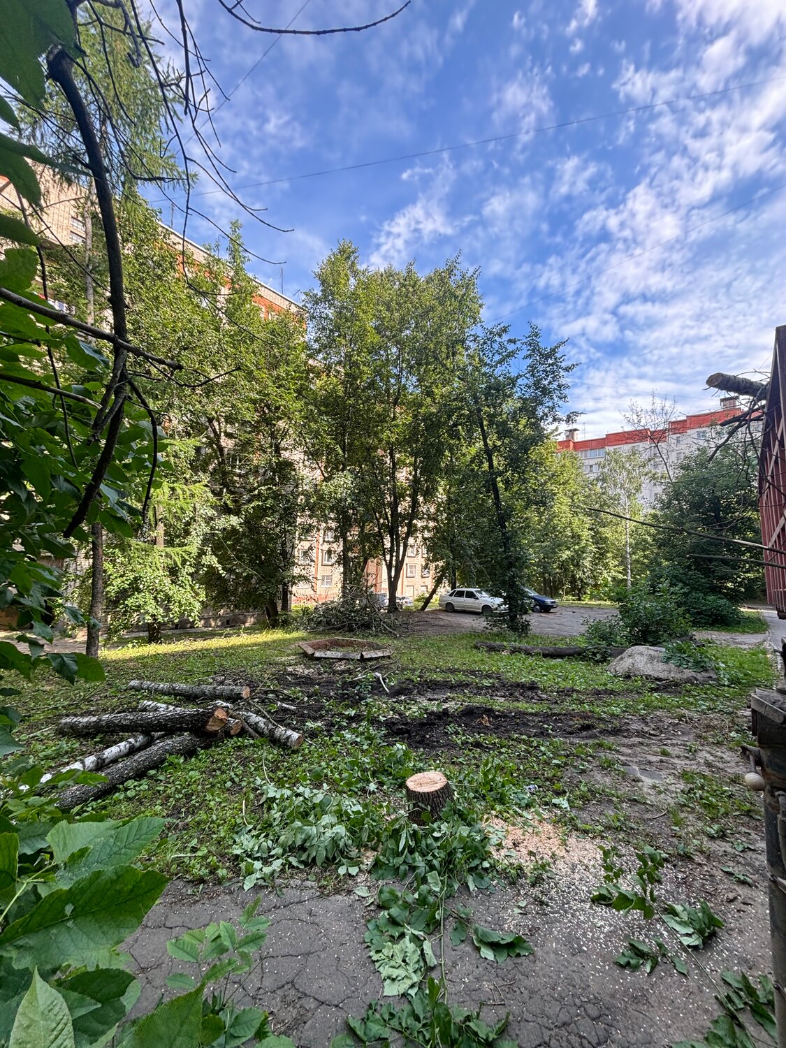 омск дворы варламов, во двор, дома на улице, снос дома, двор пятиэтажки