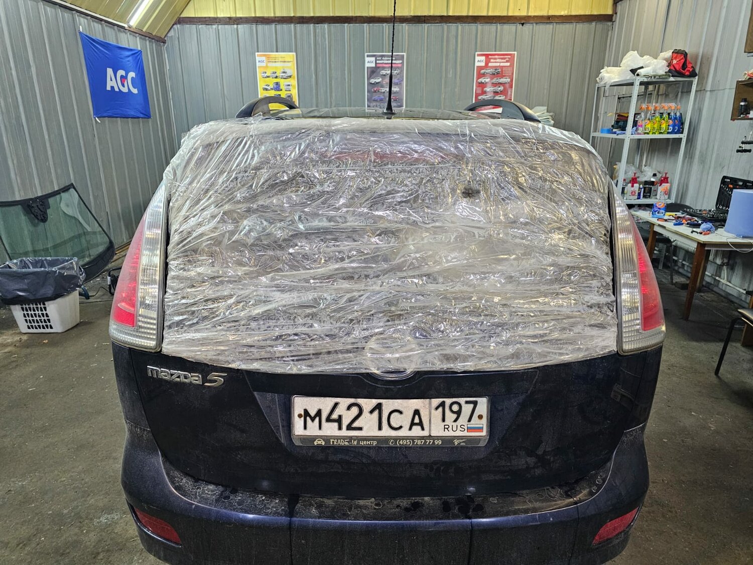 авто, разбитое заднее стекло авто, заднее стекло автомобиля, катализатор хендай матрикс, заднее стекло машины