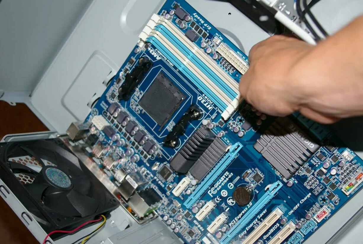 починка материнской платы, компьютерные комплектующие, материнская плата gigabyte, ремонт материнской платы, материнская плата в пк