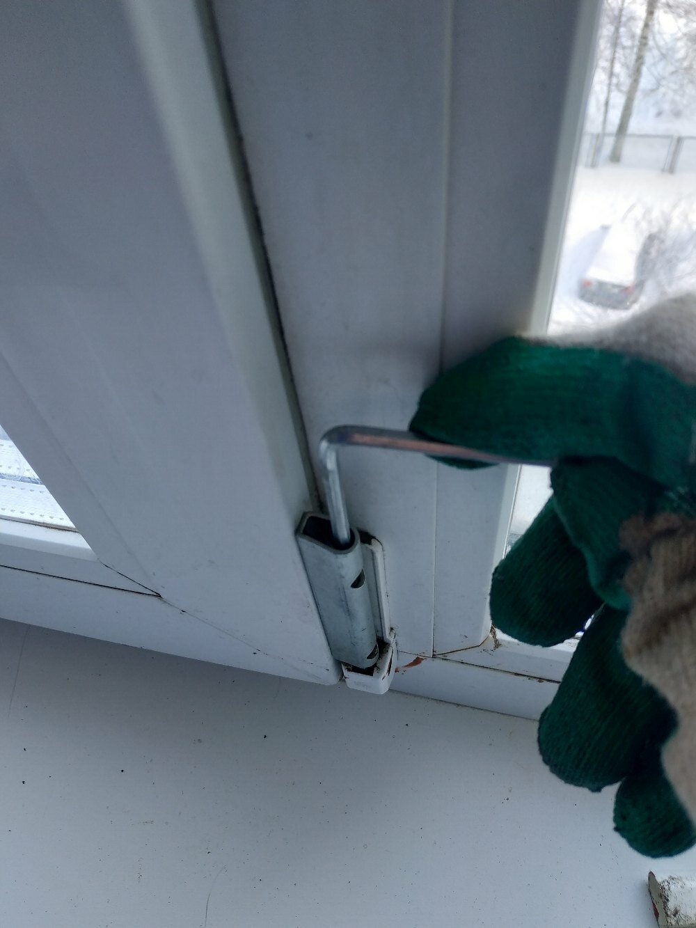 пластиковое окно, окна, замок оконный "penkid sash lock" белый, бракованные пластиковые окна, щели в пластиковом окне