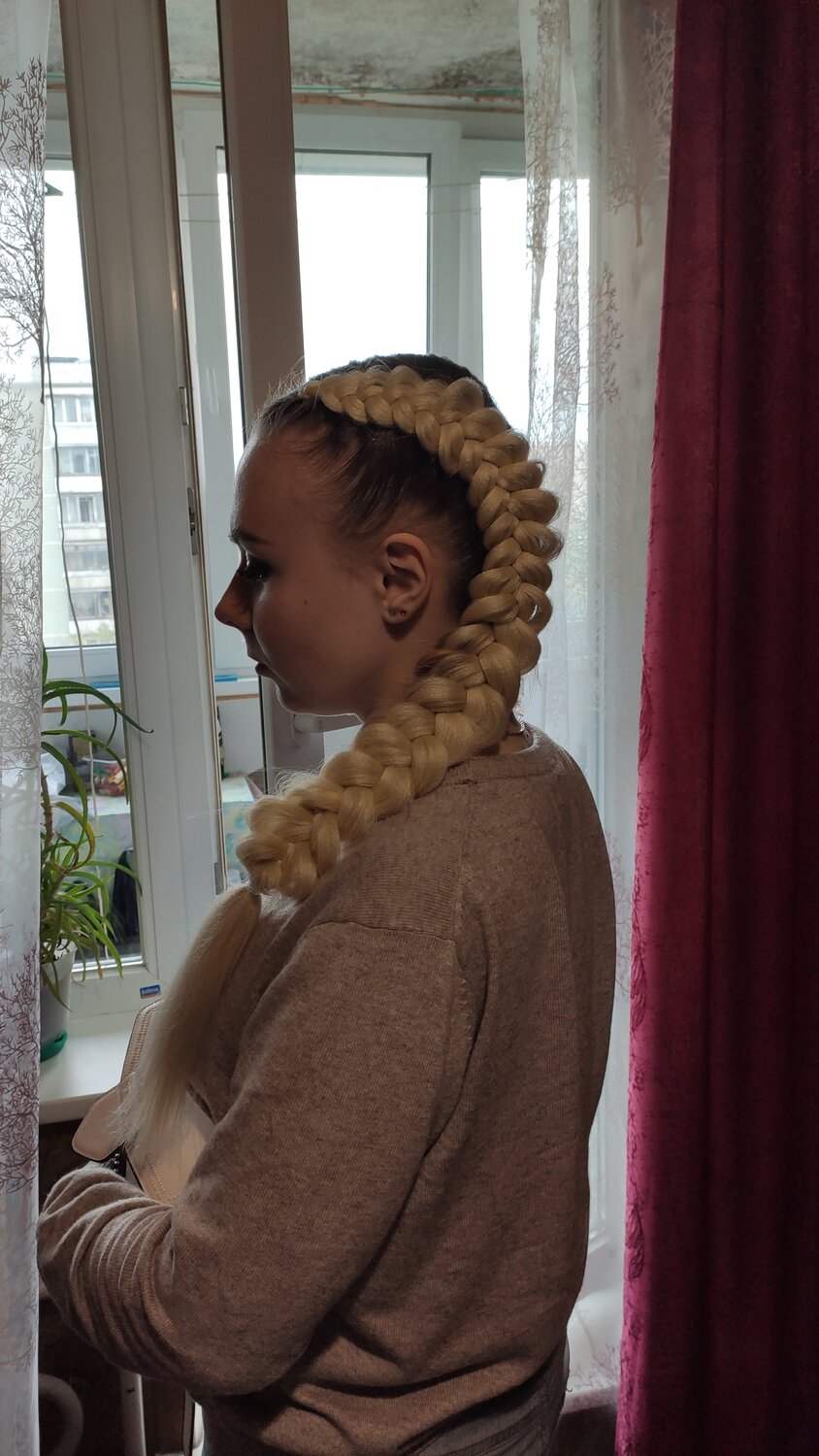 косички с канекалоном для девочки, боксерские косы с белым канекалоном, плетение кос, косичка, боксерские косички с канекалоном