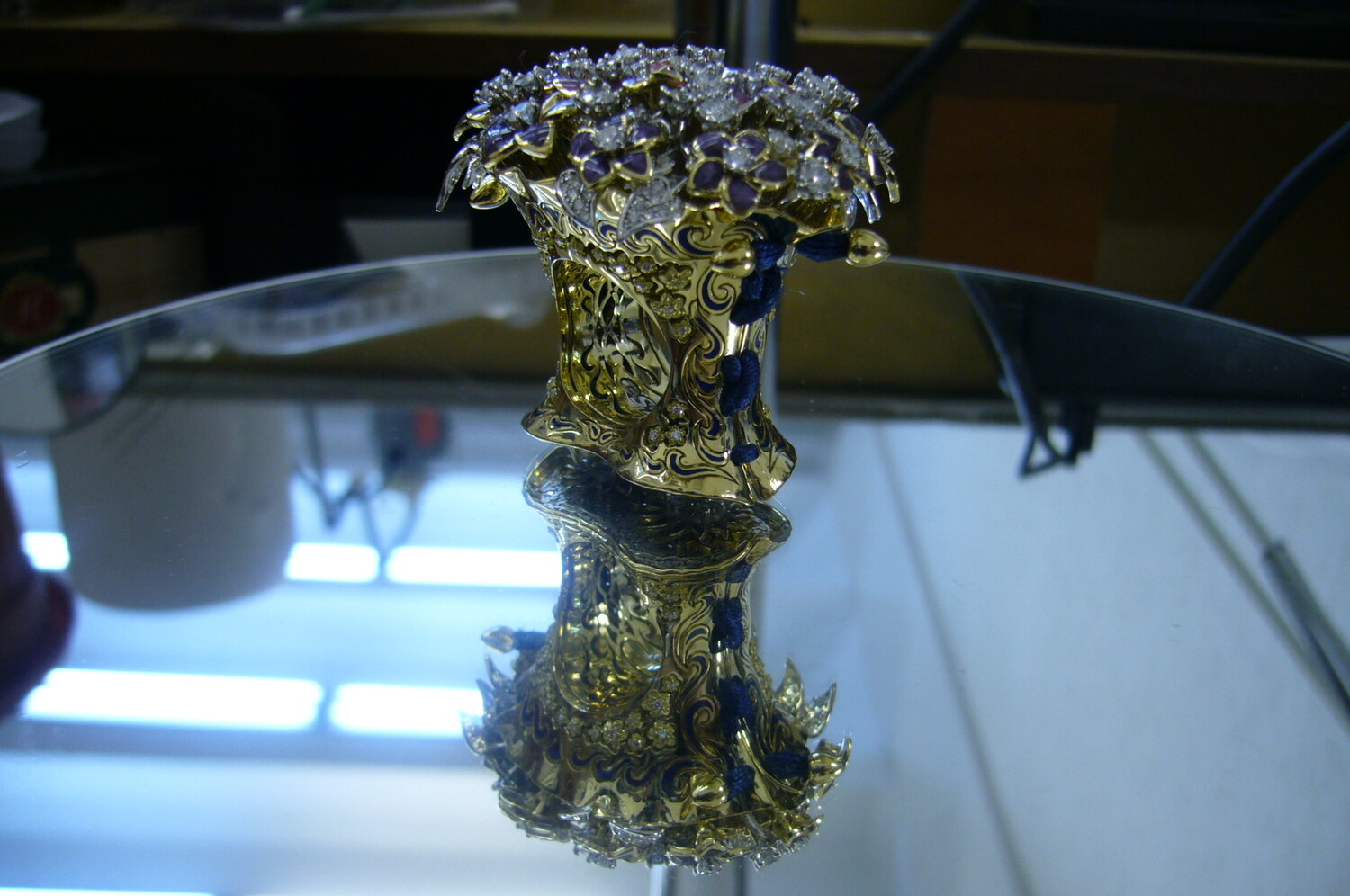 ювелирные изделия, ювелирное украшение, бронзовая ваза путти, украшение, бронзовая ваза на статуе