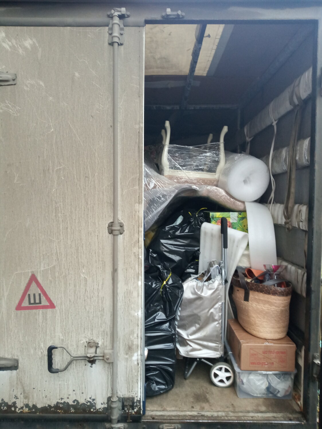 вывоз мусора утилизация мебели, вывоз мусора из квартиры, вывоз мусора хлама, вывоз мусора питер, вывезем мусор из гаража