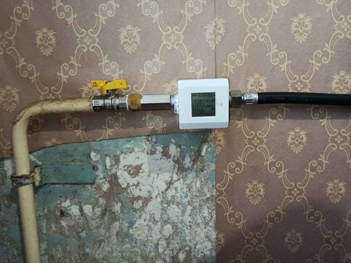 газовый счетчик на плиту и колонку, счётчик газа, крепление газового счетчика к стене, 1.8 газовый счетчик в квартиру, газовые счётчики в квартиру