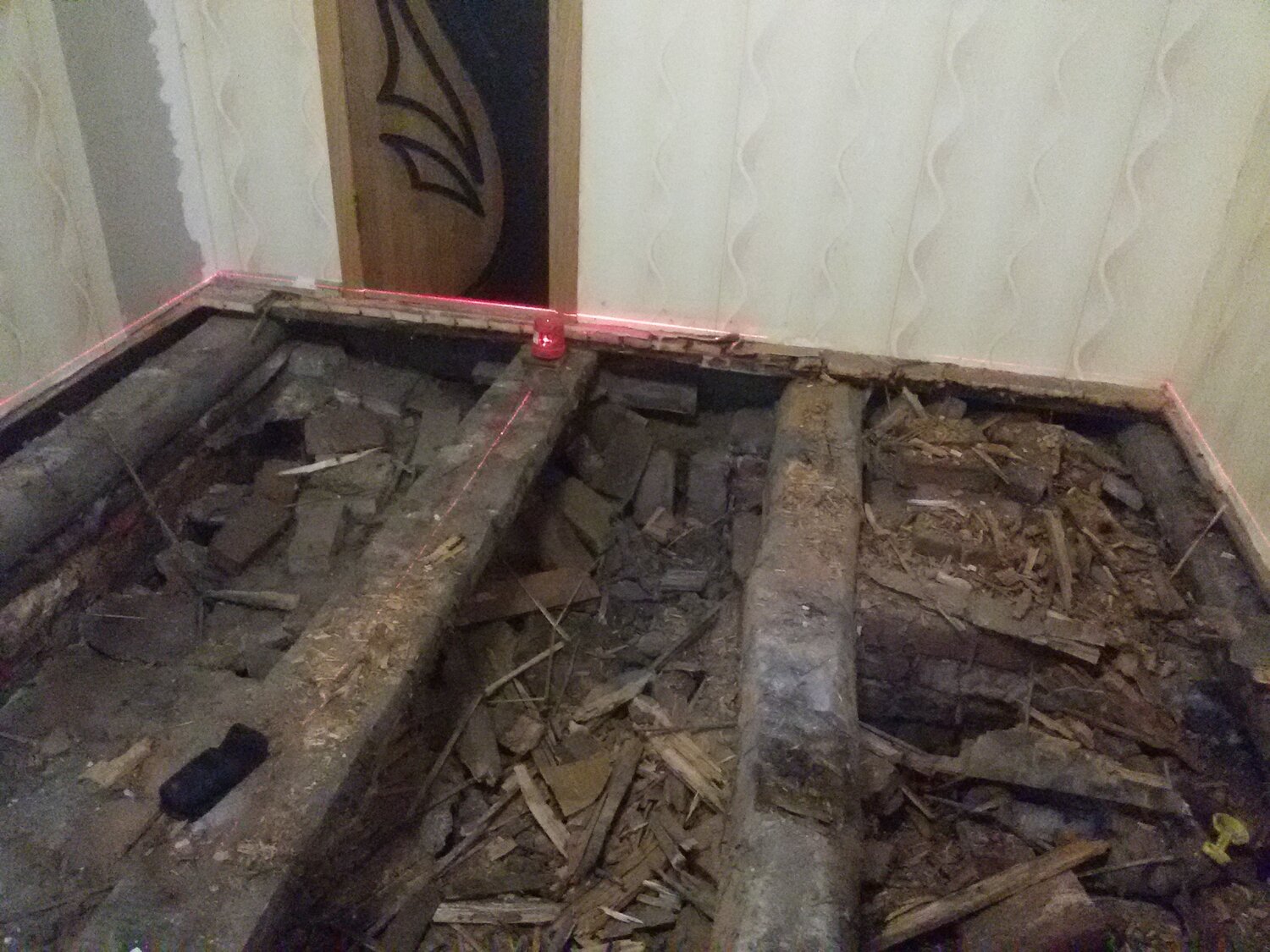 провалился пол в доме, старые деревянные перекрытия, провалился пол, пола, легкий пол
