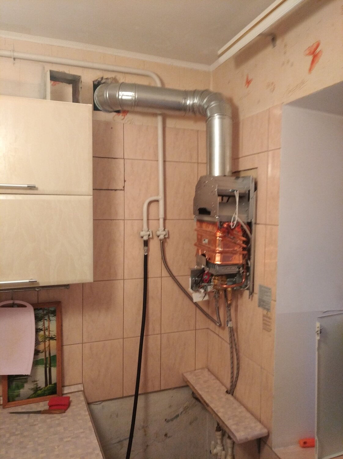 газоход котла в котельной, дымоход для газовой колонки 112.5, дымоход для газового котла бакси в частном доме, газовый котёл, газовое отопление