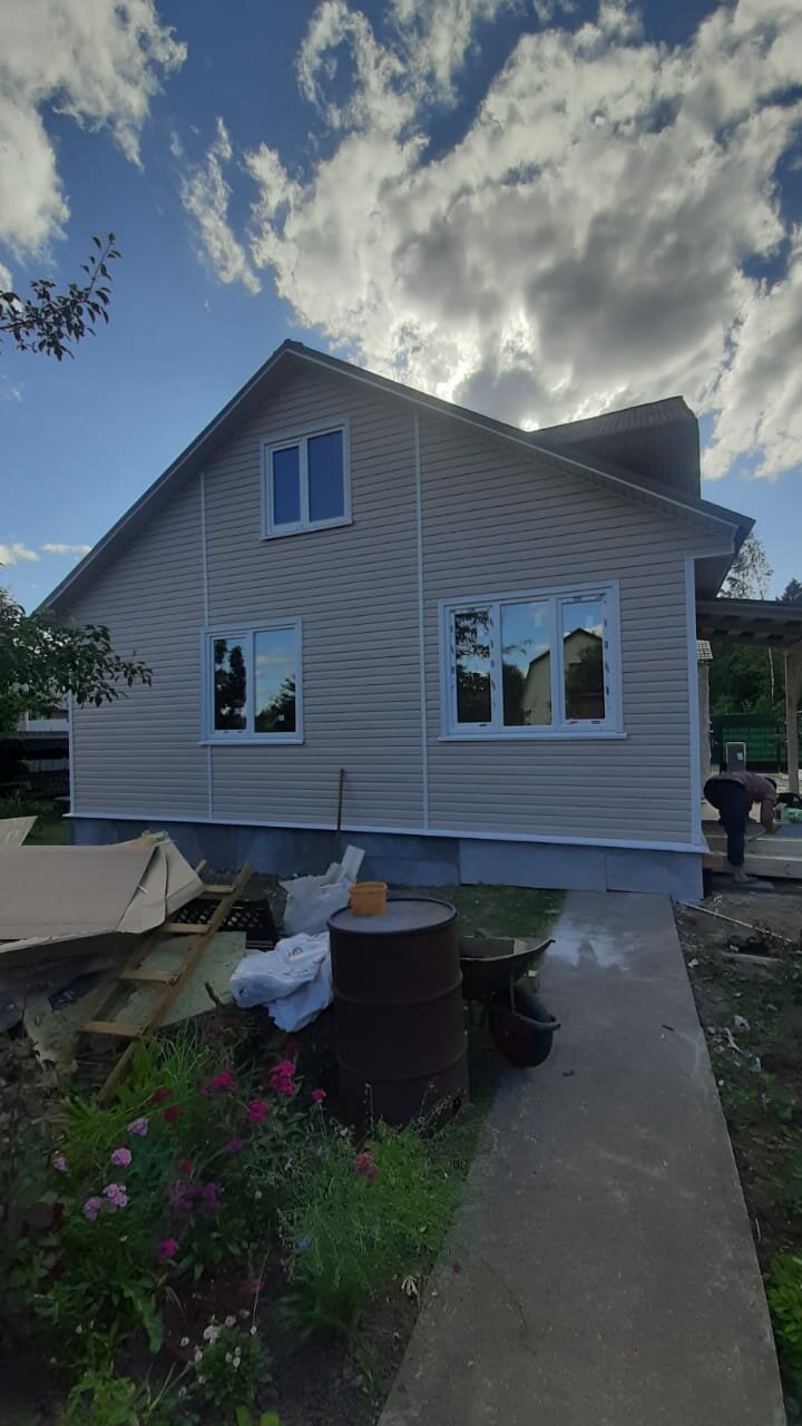 Монтаж фасада из винилового сайдинга