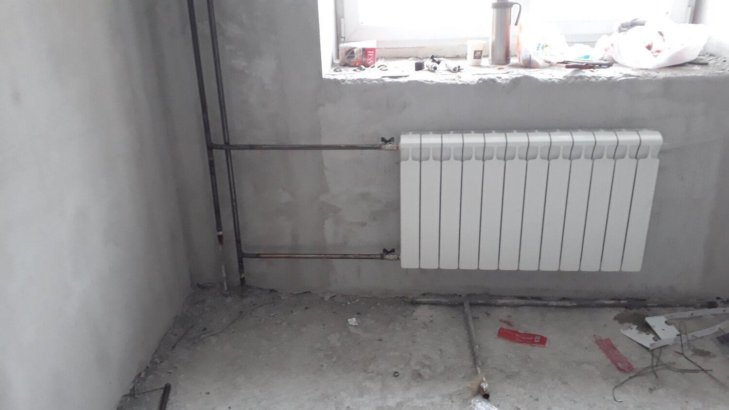 батареи в новостройках, нижняя подача отопления на биметаллические батареи, радиатор отопления, отопление, радиаторы в многоквартирном доме