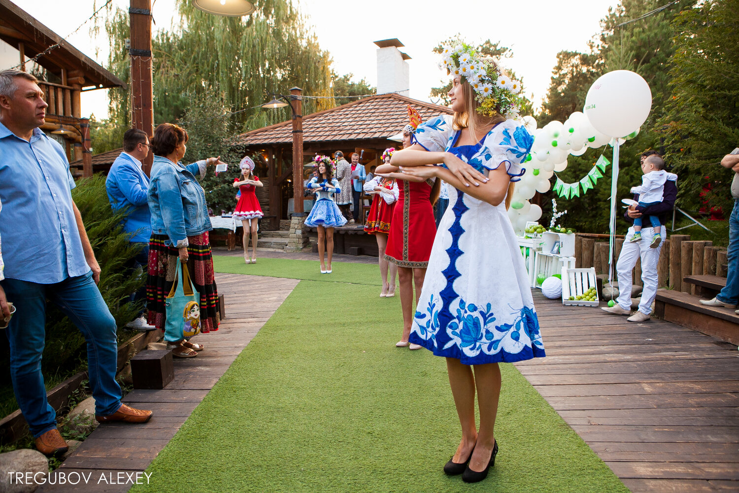 человек, праздник, торжество, на свадьбе, следово бал цветов