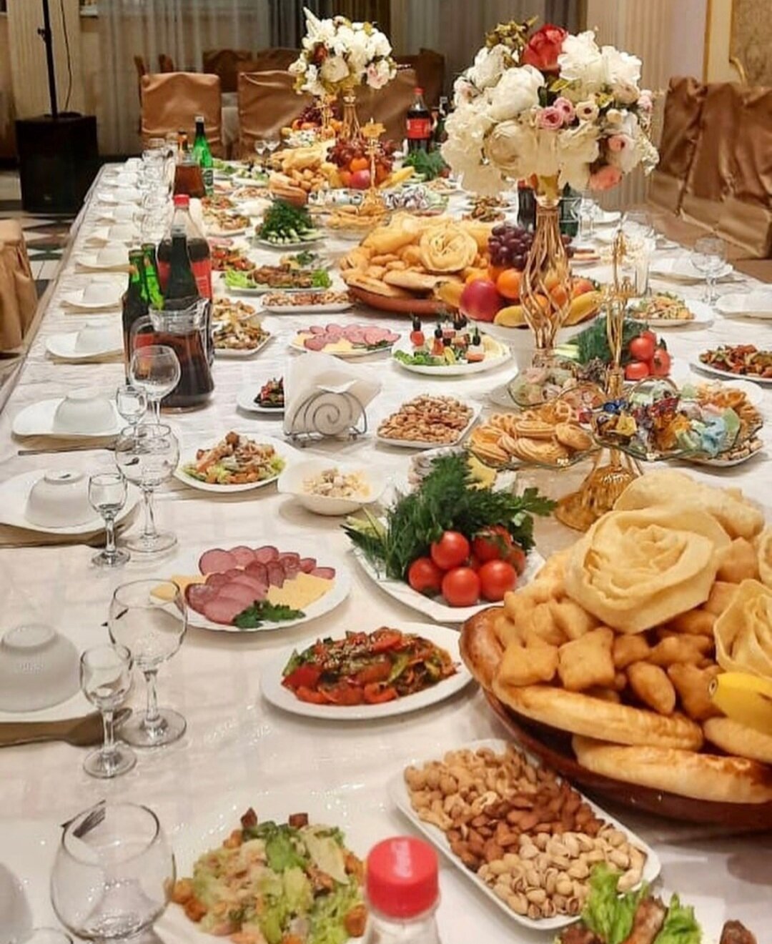 праздничный стол, красивый праздничный стол, праздничный стол в казахстане, казахский праздничный стол, праздничный дастархан