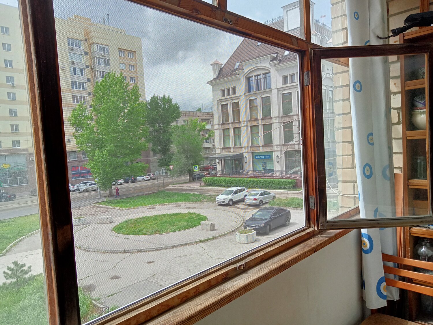 окно, застекленная лоджия, из окна, вид из окна, балконы