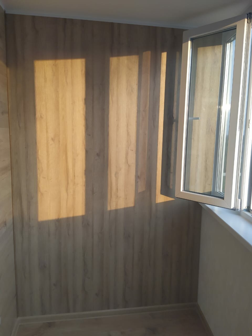 отделка балкона ламинатом, отделка балкона, отделка балкона вагонкой, отделка балкона ламинатом в хрущевке, отделка лоджии ламинатом