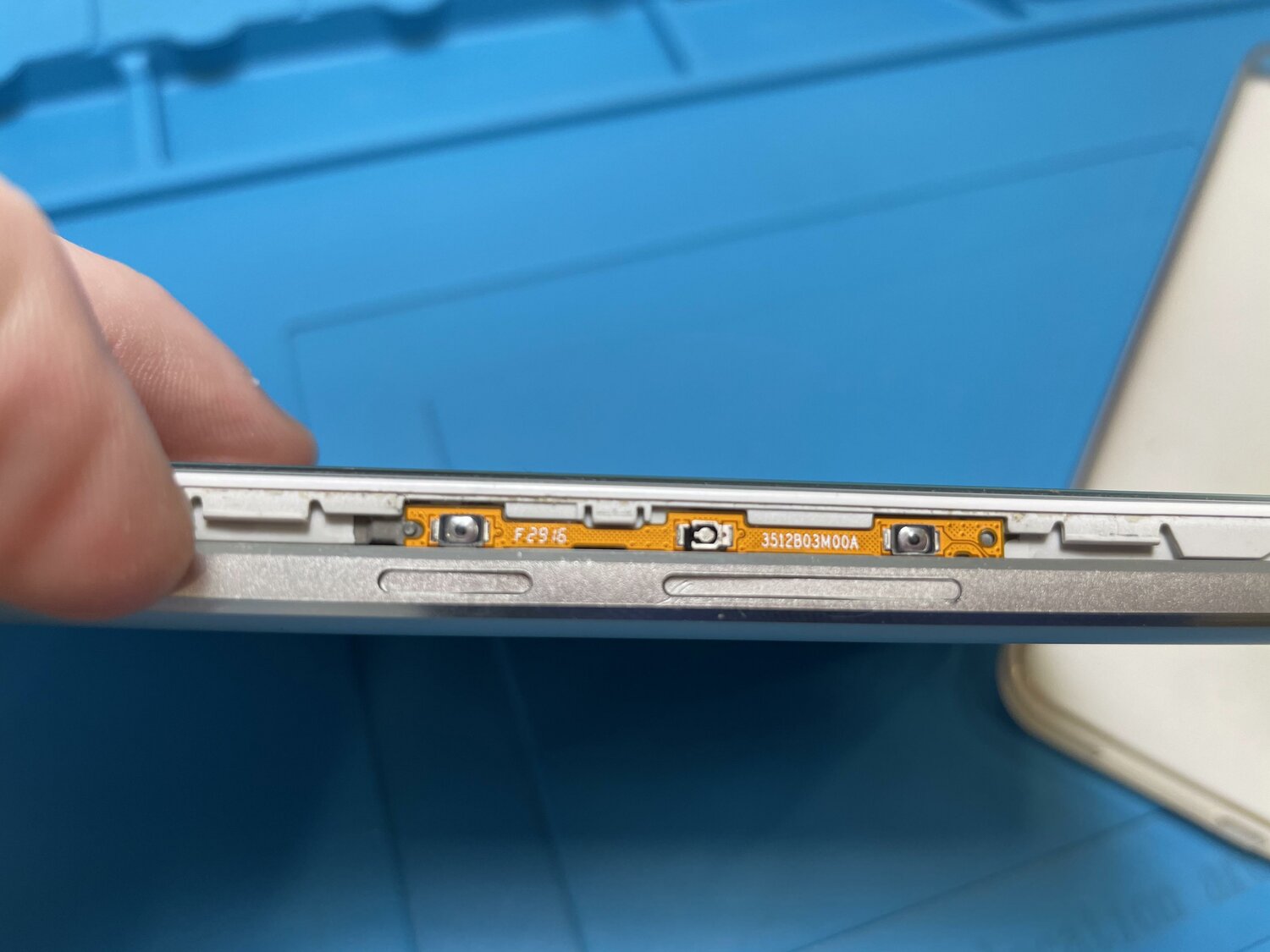ноутбука, мобильный телефон, wifi macbook pro 15 mid 2009, экран ноутбука, разъемы ноутбука