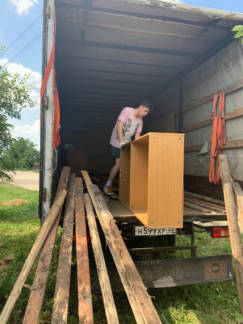 грузовой автомобиль, дачные перевозки, грузоперевозки, грузовая, разгрузка контейнера