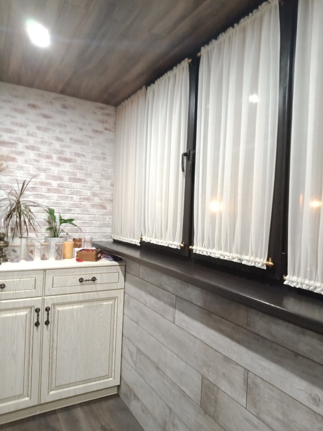 кухня, кухня на балконе, вагонка в стиле прованс, кухня прованс alvaline, кухня хозяюшка мускат