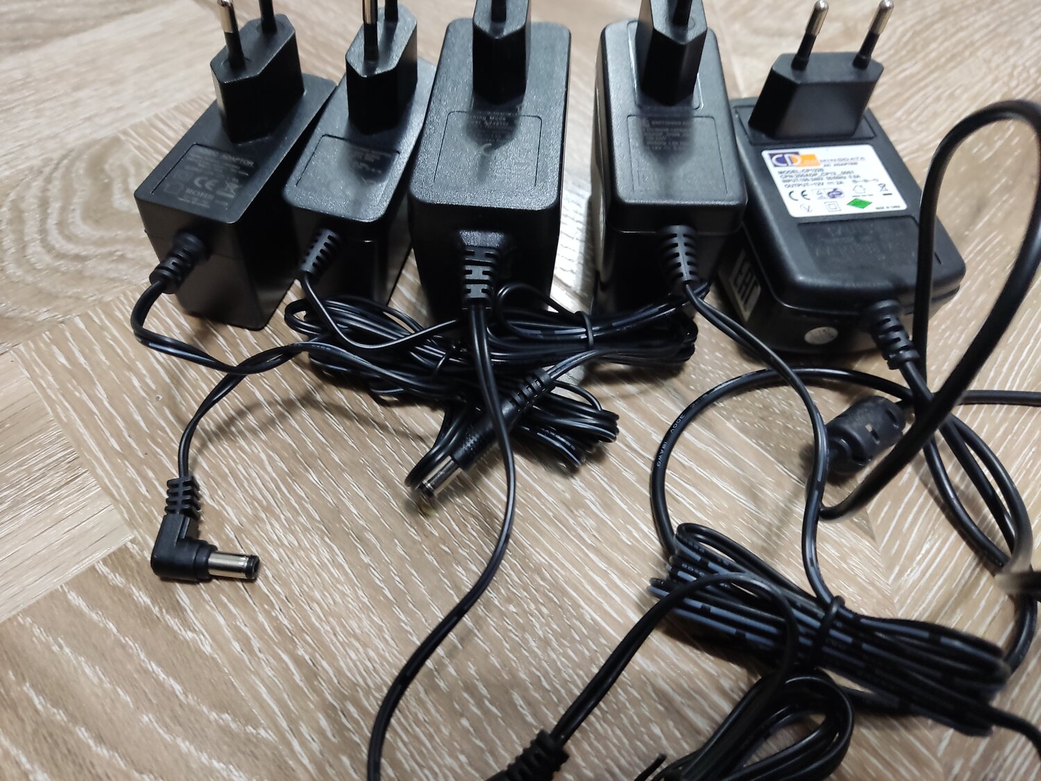 адаптер питания, блок питания старого образца12 воль, блок питания motorola 3.6v 600ma, archer c5 блок питания, блок питания 9 вольт 300ма