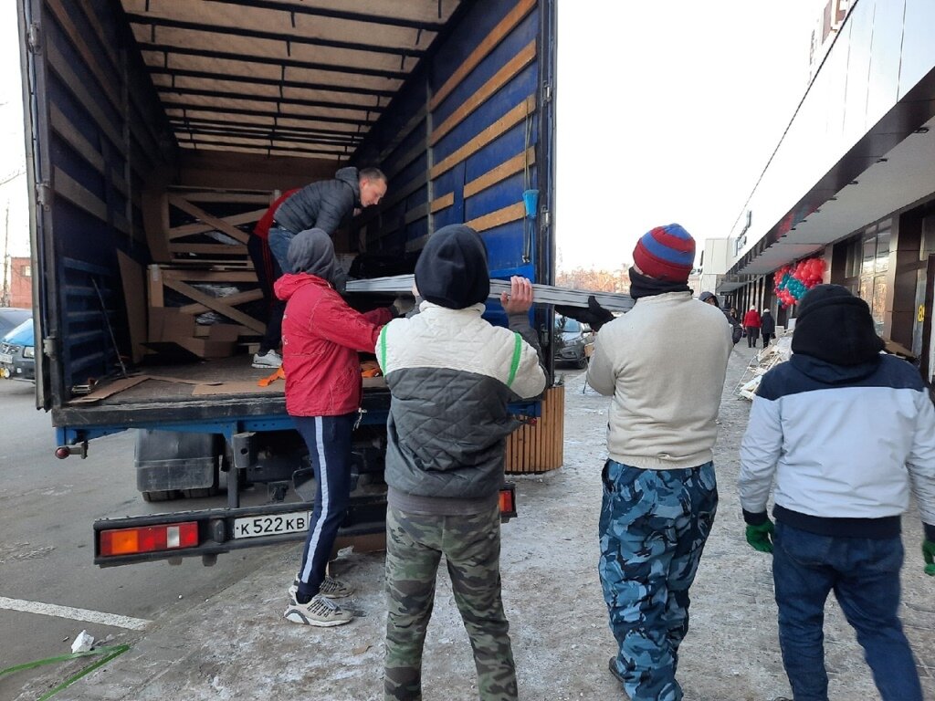 человек, грузовая, разгрузка автомобиля, разгрузка, грузовик с боеприпасами