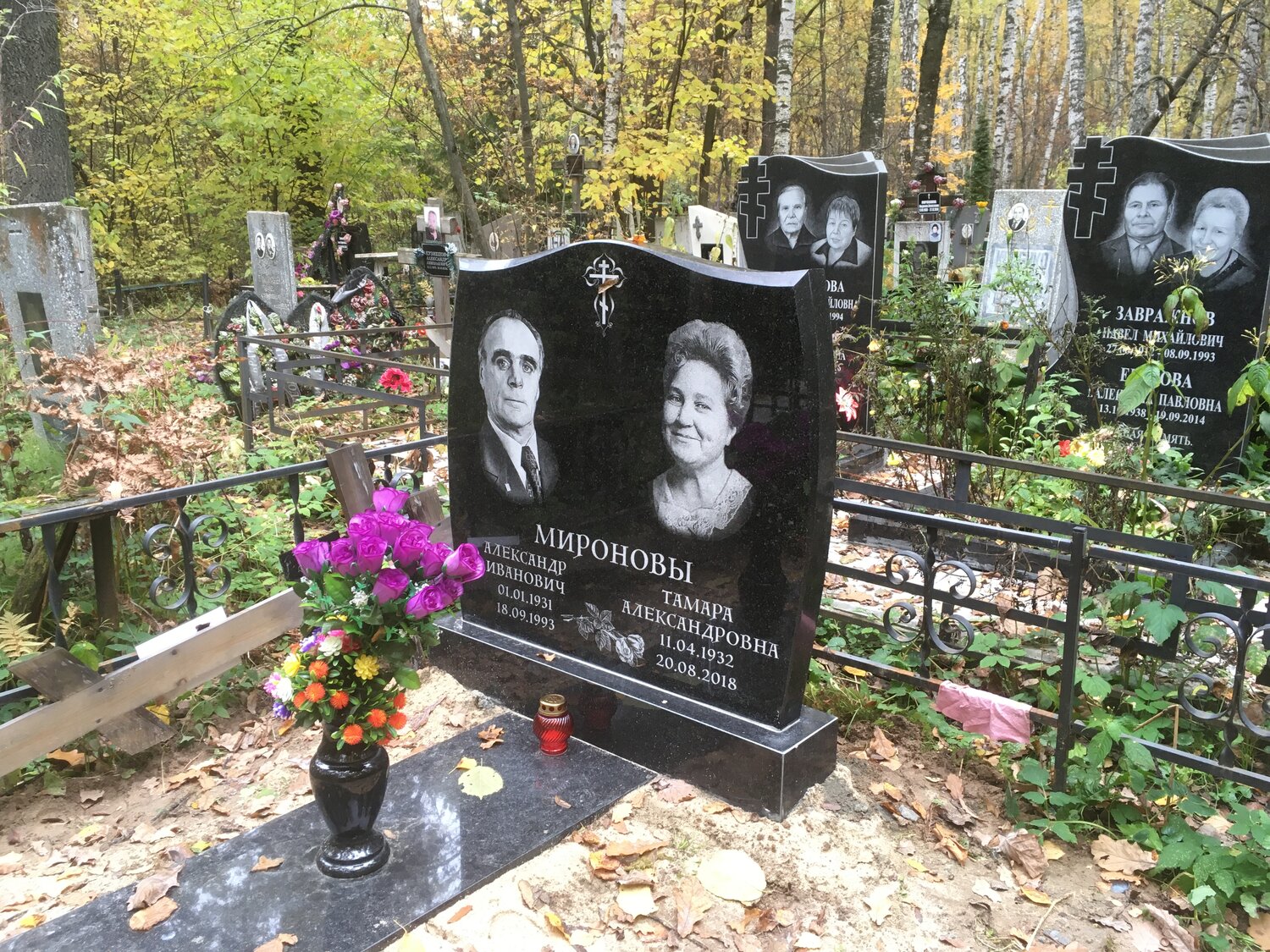 кладбище, могила, могила михаила волкова, тройные надгробные памятники, памятники