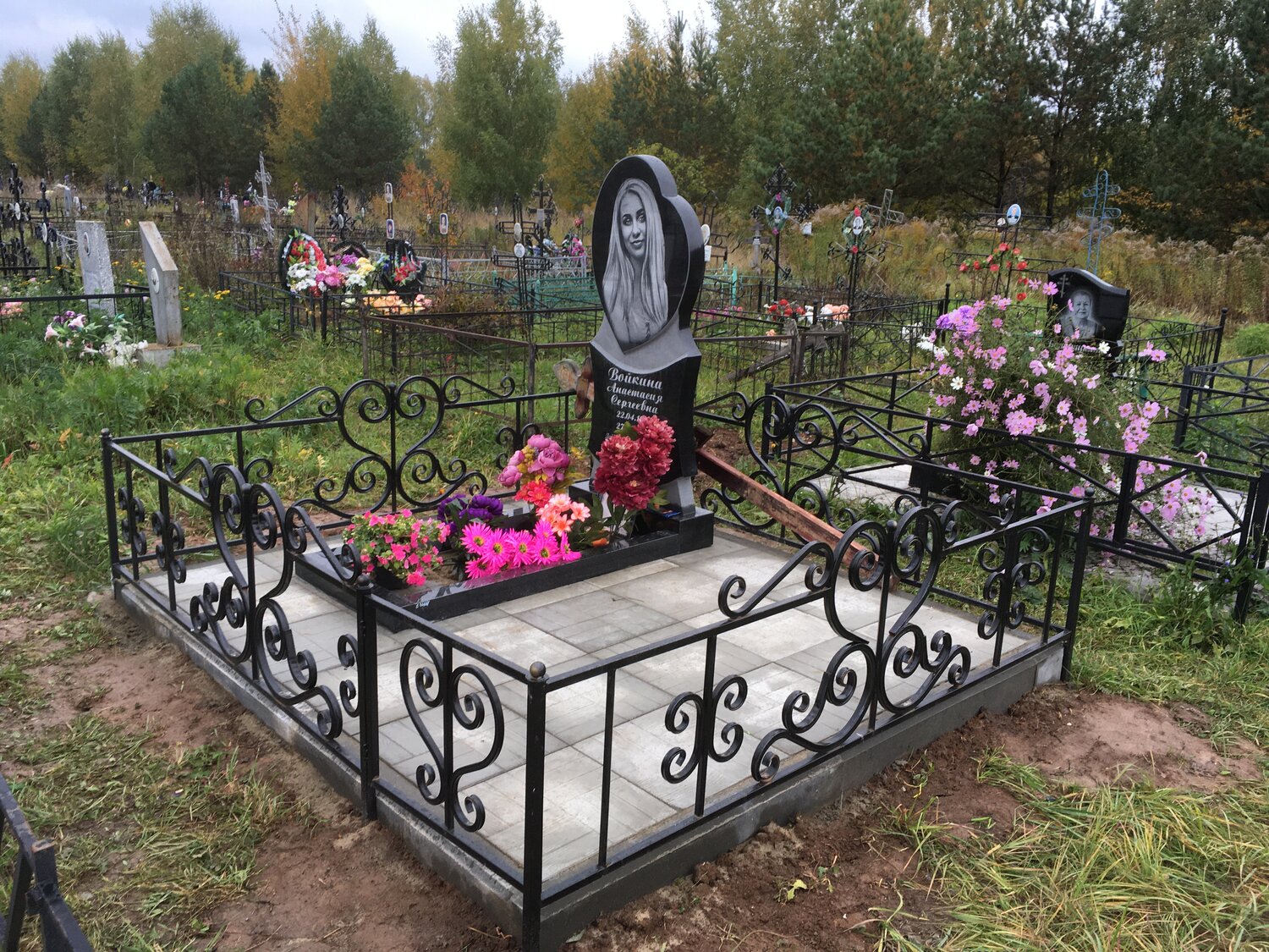 благоустройство могил великий новгород, благоустройство могил новокузнецк, благоустройство могилы на кладбище тамбов, ограды и памятники на могилу, благоустройство захоронений