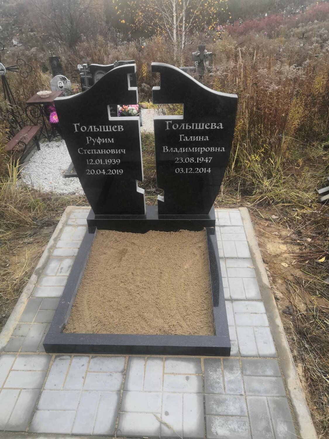 семейные памятники из гранита, гранитные двойные памятники вертикальные, семейные памятники на могилу, памятники на могилу, памятники из гранита