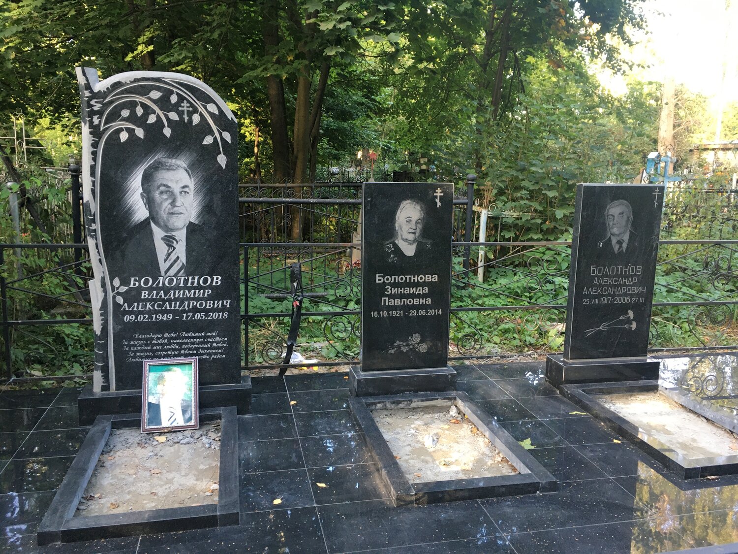 кладбище, семейные памятники на могилу, могила, двойные памятники на могилу, центральное кладбище