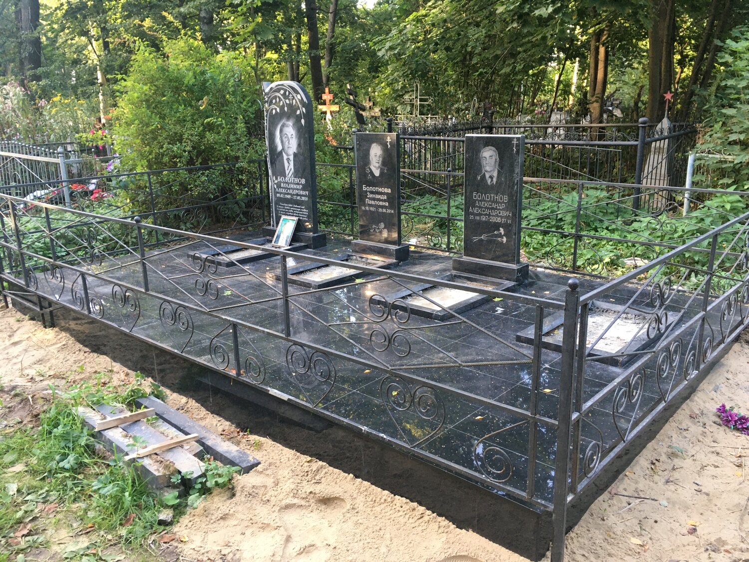 благоустройство могил мемориал воротынск, красивое благоустройство могил, благоустройство могил хабаровск матвеевское кладбище, могила, памятники