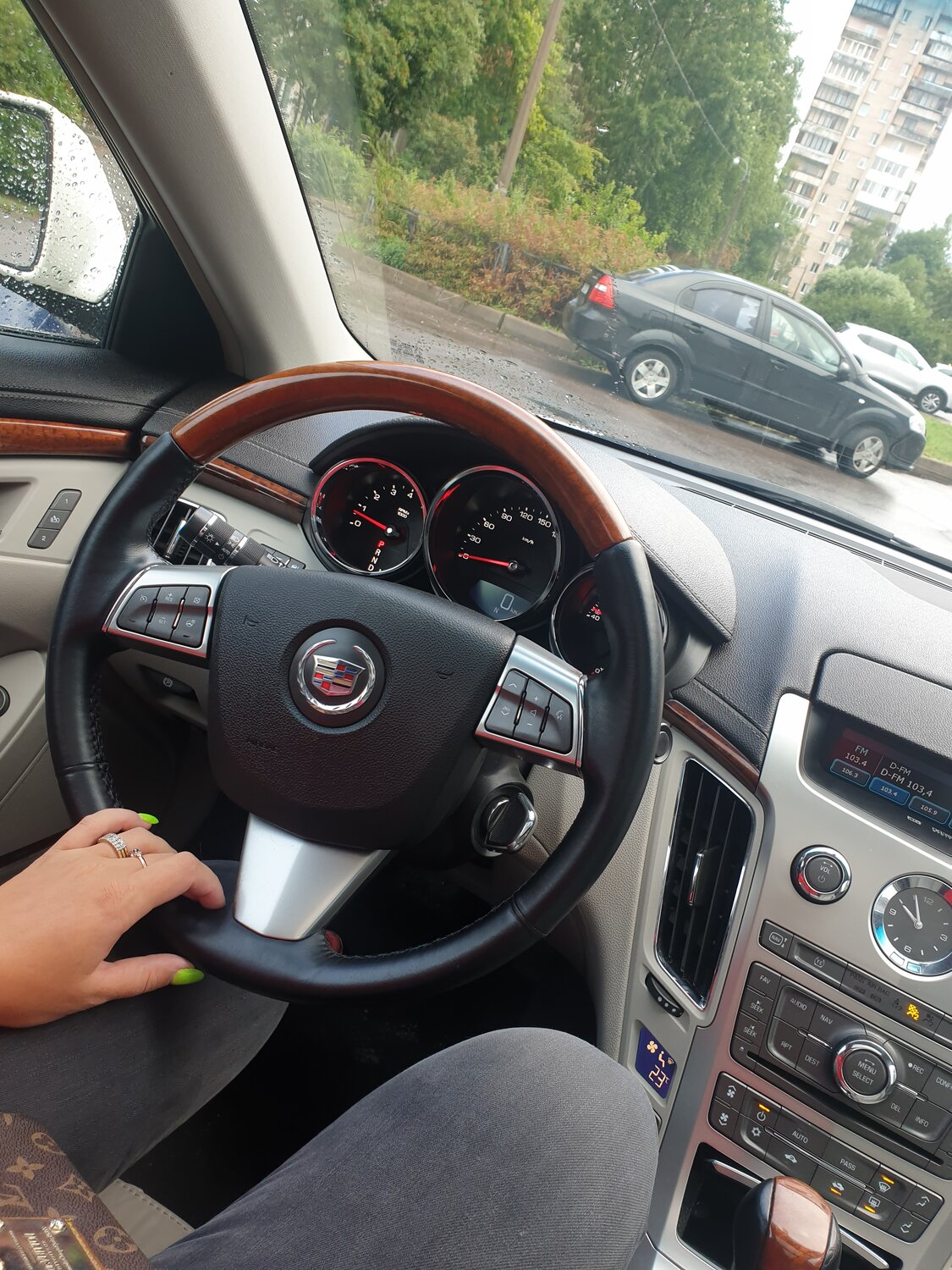 руль кадиллак cts, руль автомобиля, cadillac cts руль, вид за рулём кадиллак cts 2011, руль машины